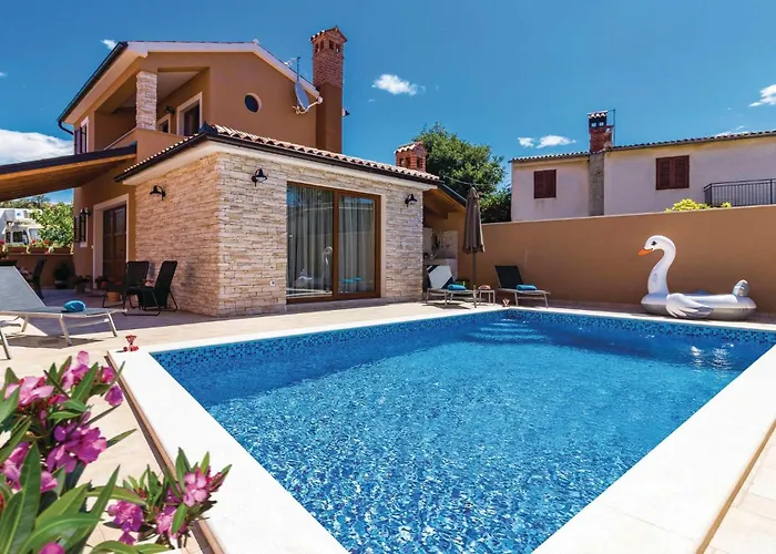 2 Bedroom Lovely Home In Pula