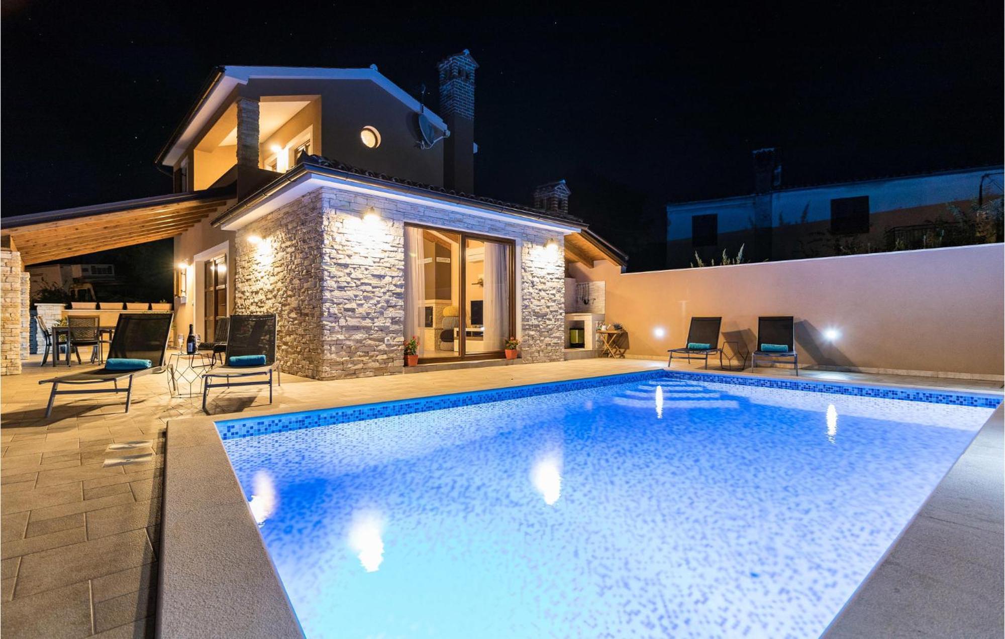 2 Bedroom Lovely In Ferienhaus Pula