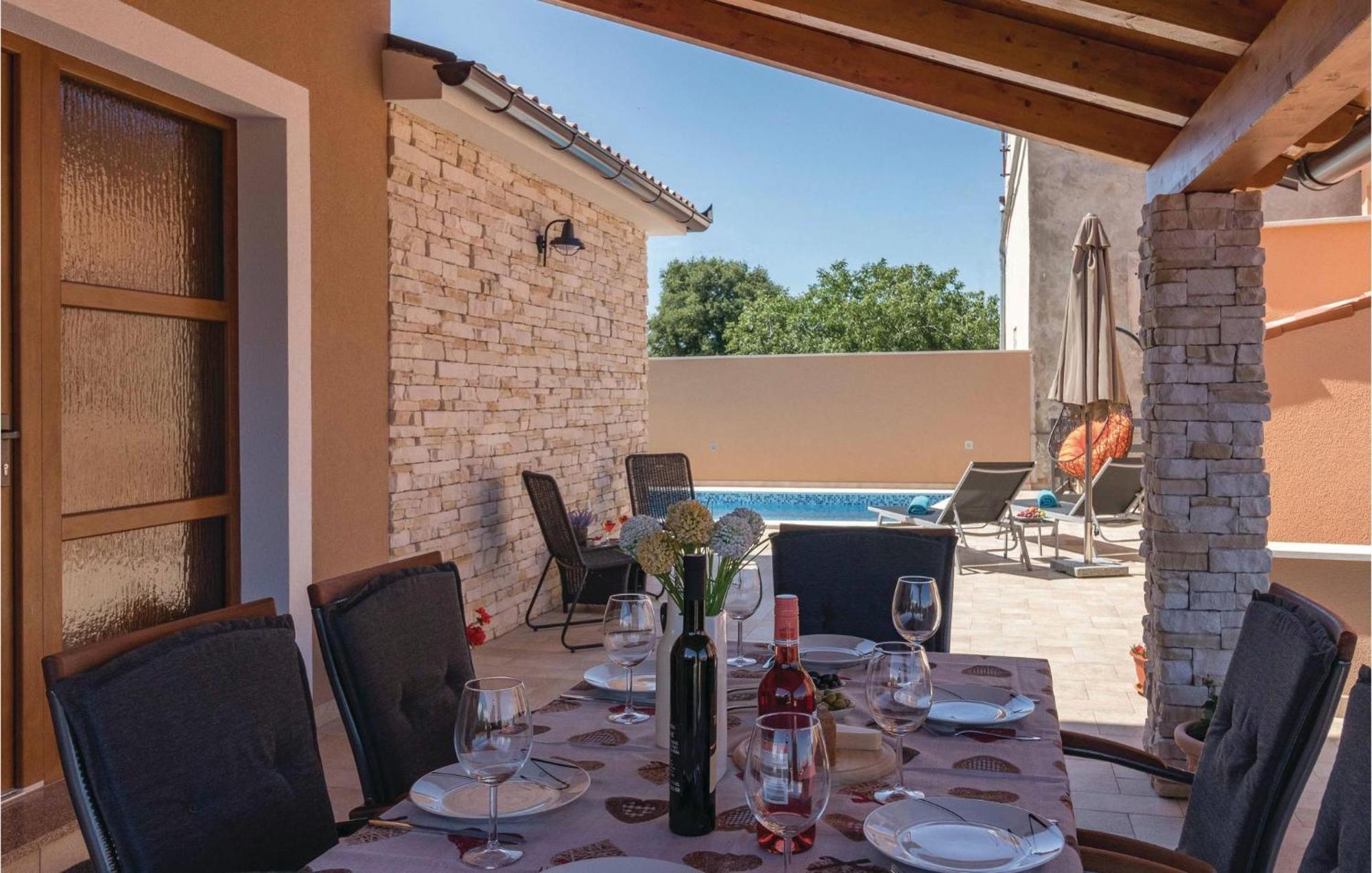 2 Bedroom Lovely In * Pula