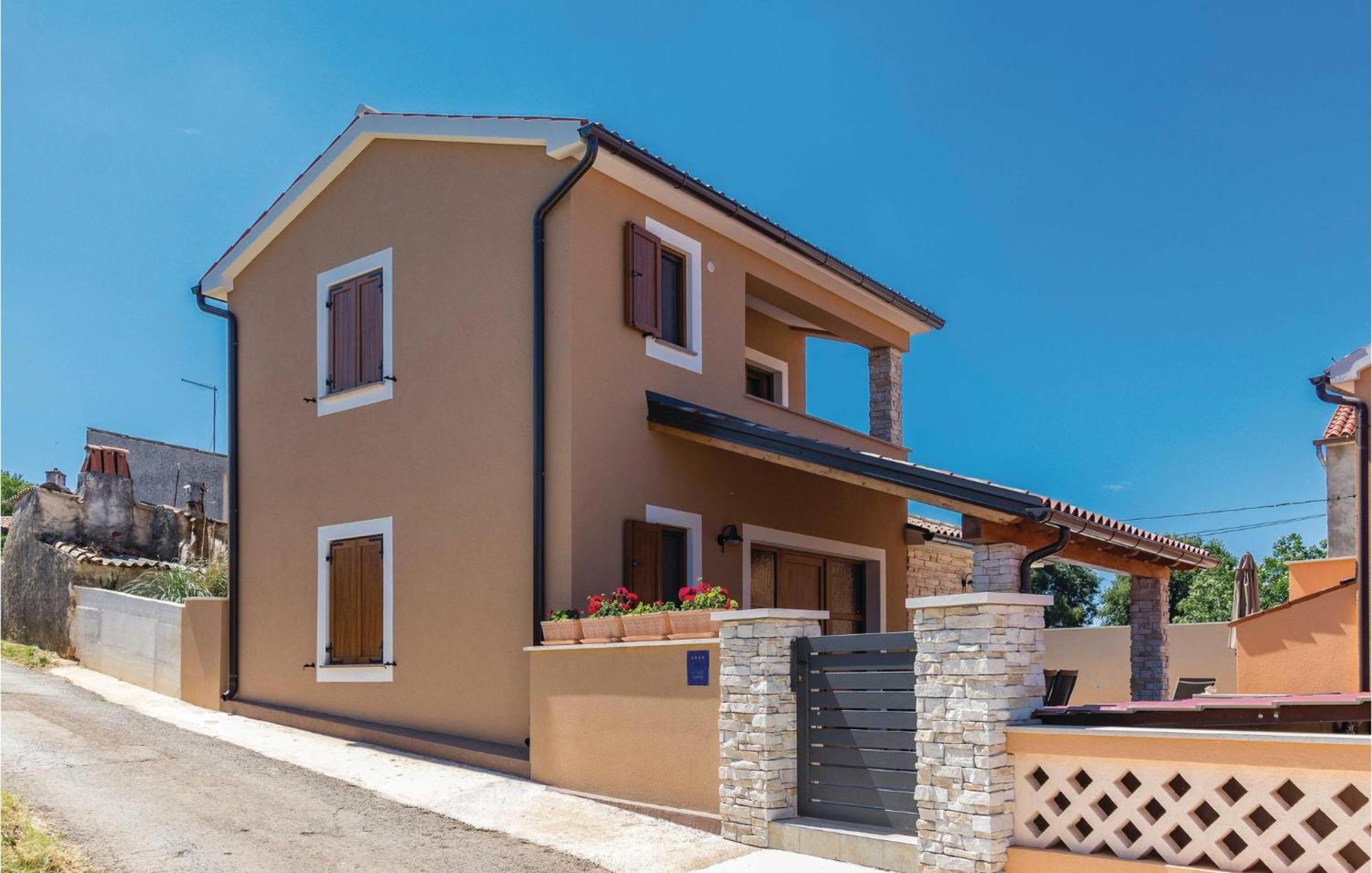 2 Bedroom Lovely In Ferienhaus Pula