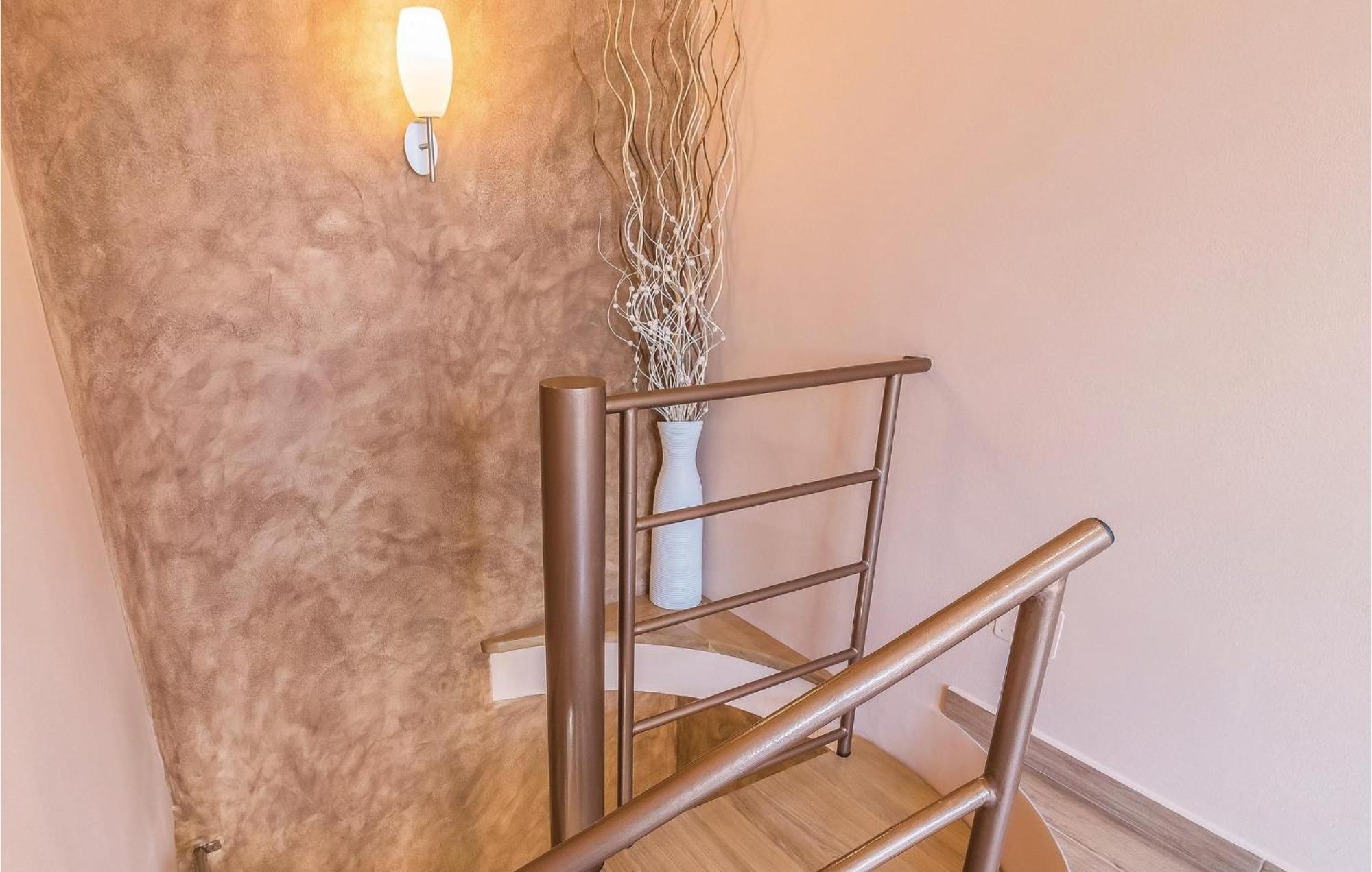 2 Bedroom Lovely In *