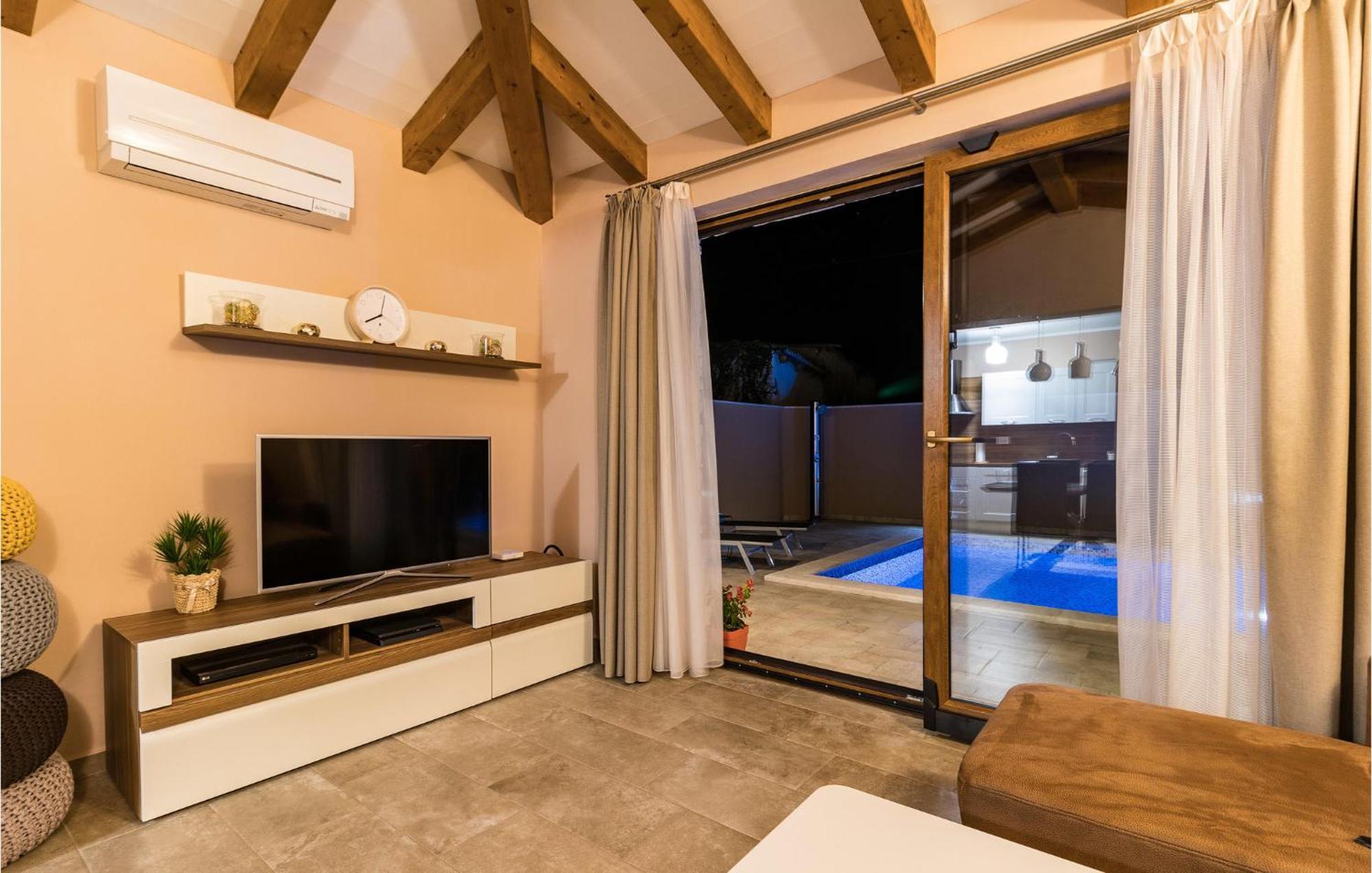 2 Bedroom Lovely In Pula
