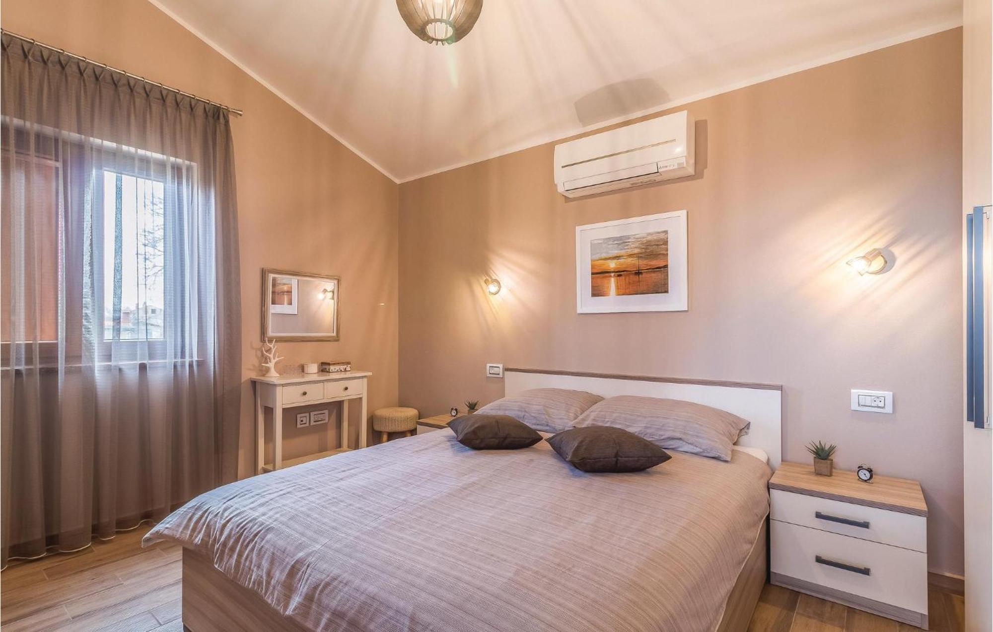 2 Bedroom Lovely In